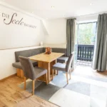 Blick ins Grüne bei der gartenseitigen Variante des Apartment Ankogel