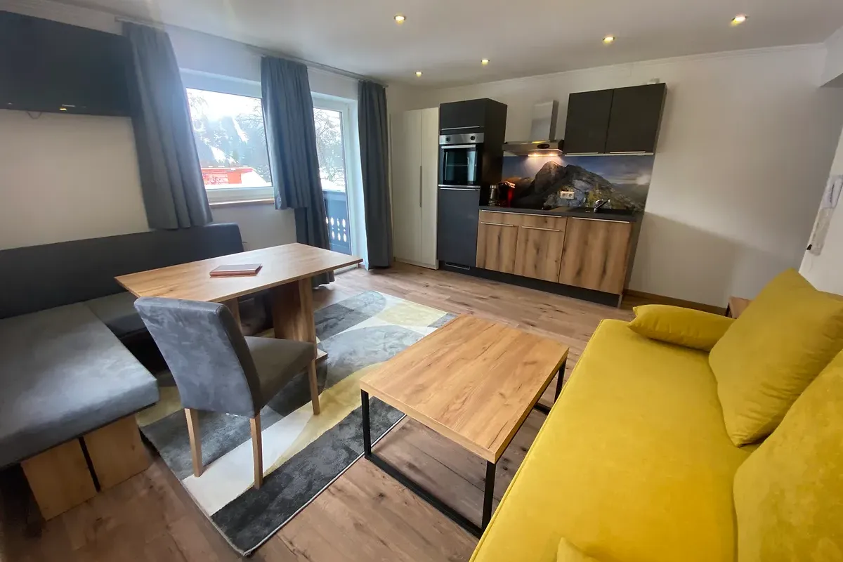 Familienzimmer Bockhartsee bei GRUBERS in Bad Gastein mit getrenntem Wohn und Schlafbereich